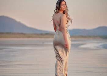 KAYLENE CHUTE DROPS HER DEBUT SINGLE SKIMMING THE SURFACE