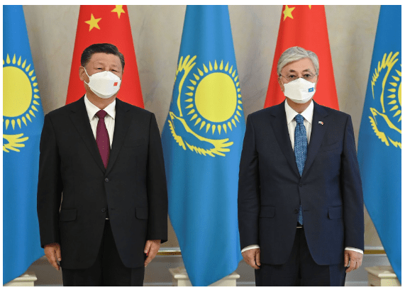 The President of China Xi Jinping and the President of Kazakhstan Kassym-Jomart Tokayev
