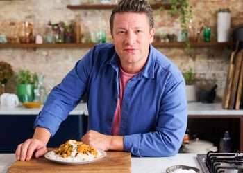 From a hearty bolognese to cheap curry – 4 healthy recipes which will beat the cost of living crisis, says Jamie Oliver