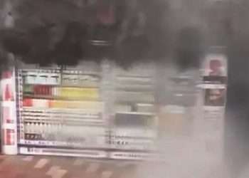 Leicester fire: Blaze erupts yards from busy shopping centre as Brits told ‘stay AWAY’ while firefighters tackle flames