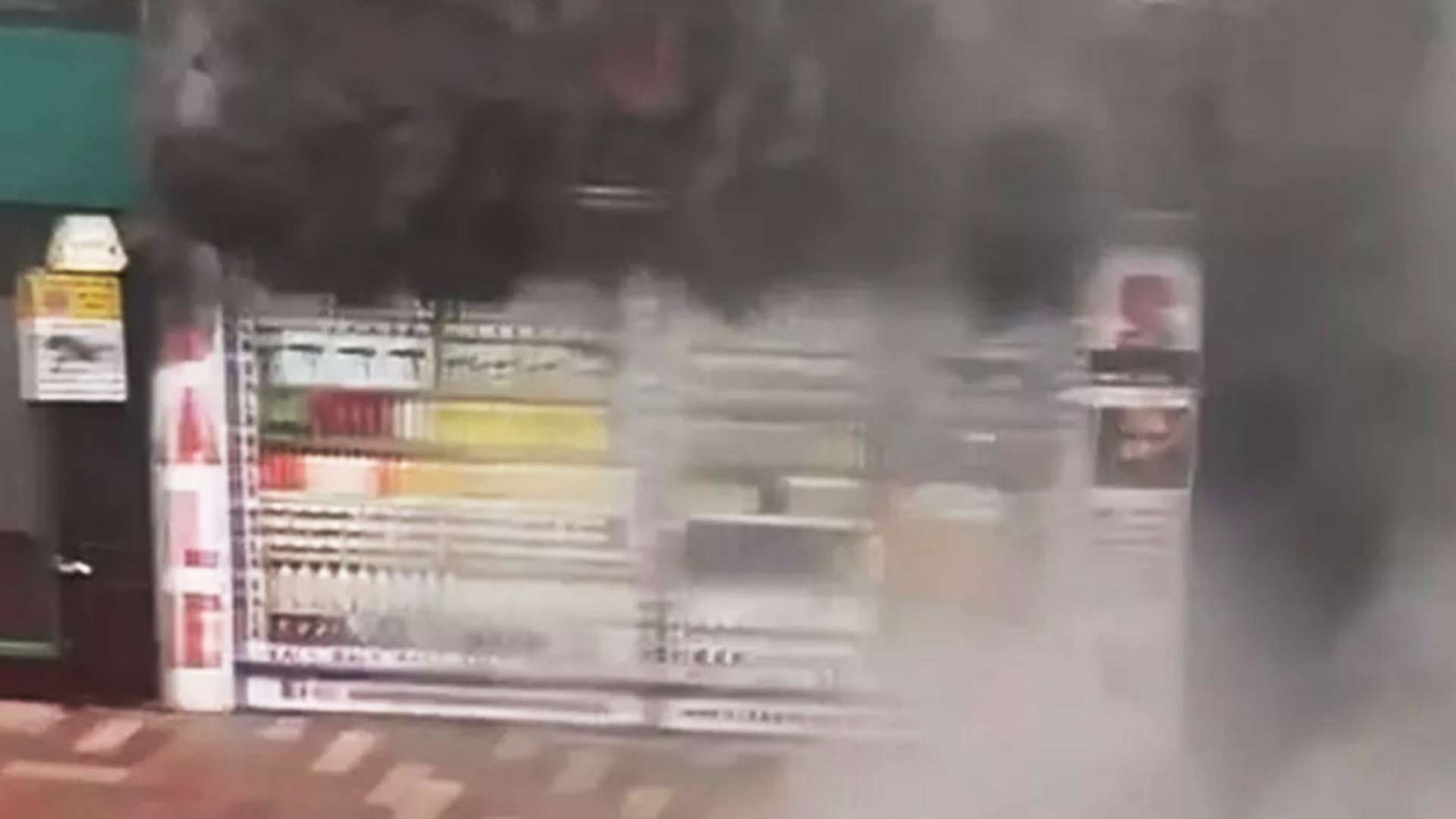 Leicester fire: Blaze erupts yards from busy shopping centre as Brits told ‘stay AWAY’ while firefighters tackle flames