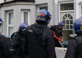 Cops to be handed powers to bust into phone thieves’ homes without a search warrant