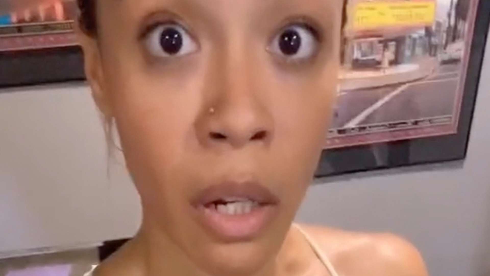 I’m a body sculptor with ripped abs, trolls tell me to ‘cover up my stomach’ and stop wearing crop tops but I refuse