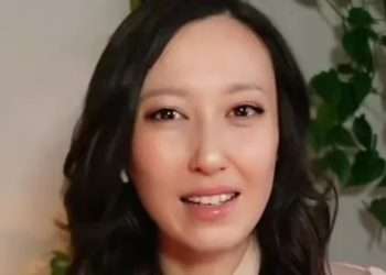 I’m an elegance coach – five tacky things you should never wear and stacked jewellery makes me cringe SO hard 