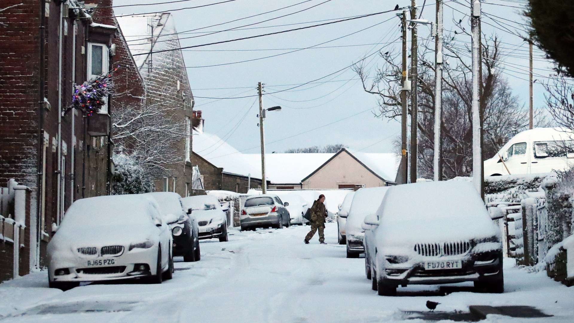 UK weather: Met Office extends snow and ice warning as travel chaos erupts and bitter temperatures hit