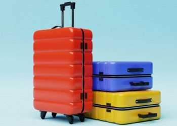 Expert warns why you should never travel with a colourful suitcase
