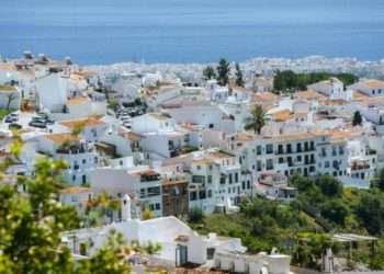 Spain travel warning as UK tourists face bathroom meters for water use