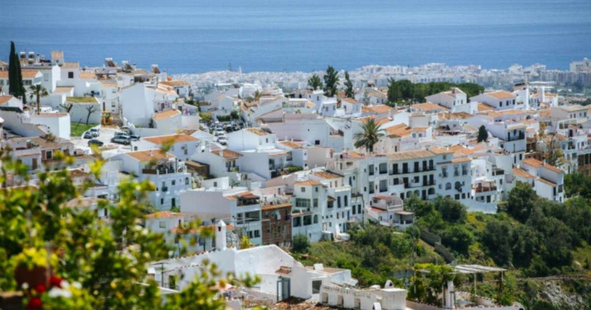 Spain travel warning as UK tourists face bathroom meters for water use