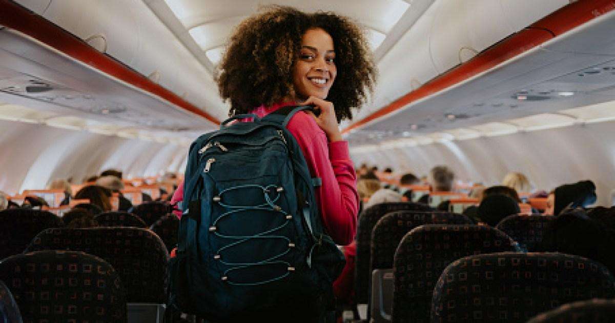 You might want to wear red the next time you’re on a flight