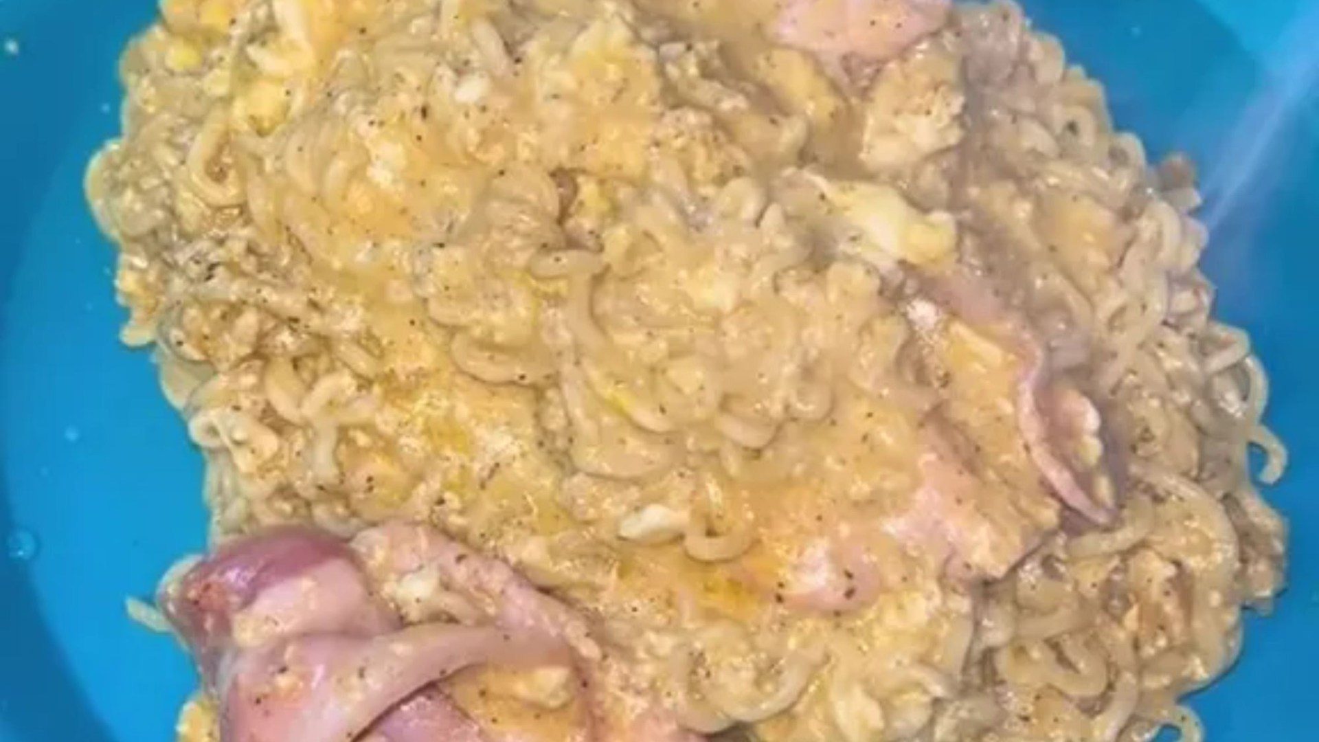 ‘Gordon Ramsay would have an aneurysm’ people gasp as ‘top housewife’ makes 66p ‘homemade carbonara’ for labourer hubby