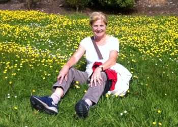 ‘Healer’, 50, ‘failed to help’ diabetic woman, 71, as she lay dying at ‘slapping therapy workshop at posh country hotel’