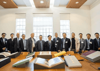 Zhejiang University presented the Comprehensive Collection of Ancient Chinese Paintings to the University of Oxford and held an overseas promotion event at the University of Cambridge