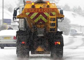 How to overtake a road gritter without damaging your car