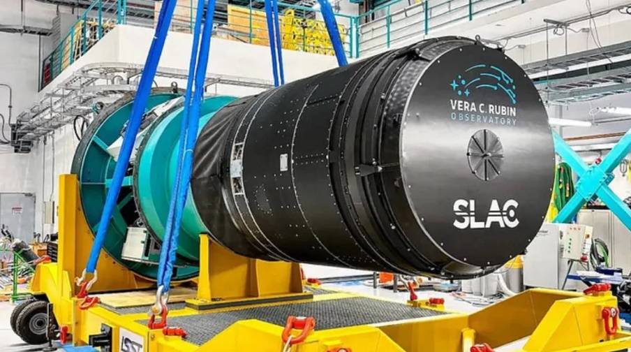 Launch the world's largest digital camera, so zoomed in, the whole galaxy looks like