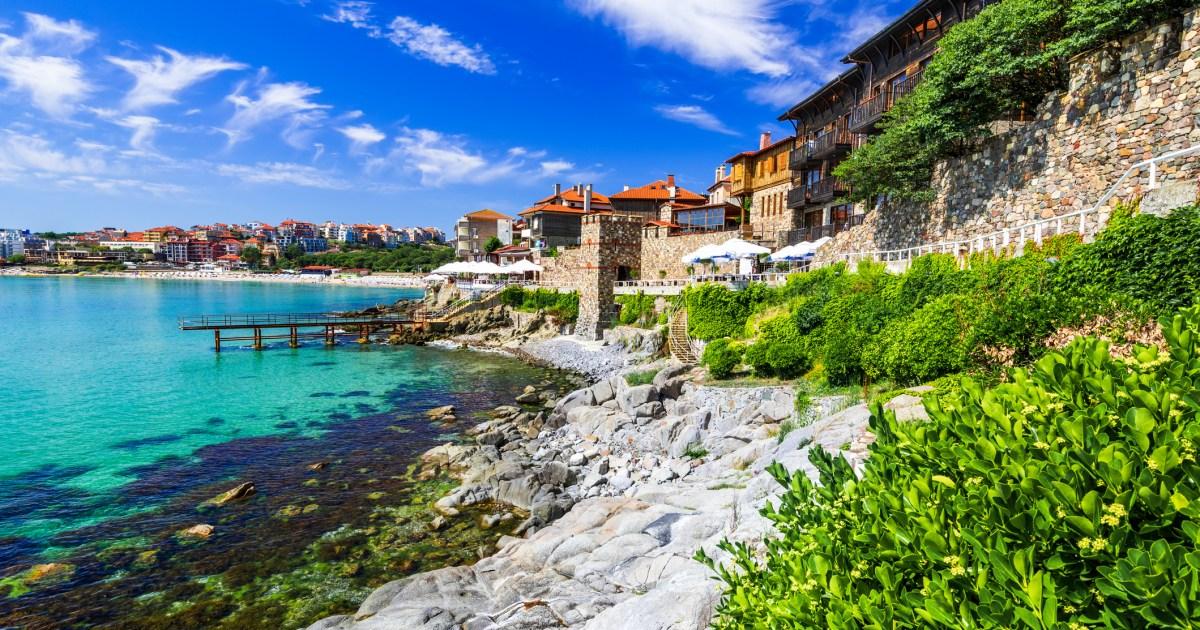 Jet2 slashes £100 off trips to European ‘paradise’ after UK travel company folds