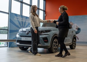 Almost Half of Women Say Car Sales are aimed at Men