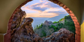 Europe’s 20 cheapest beach towns revealed – golden sand and £33 flights