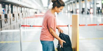 Major airline removes carry-on bag sizers from boarding gates