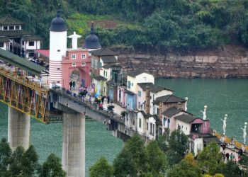 Tourists are flocking to a mind-bending Chinese megacity where Google Maps doesn’t work