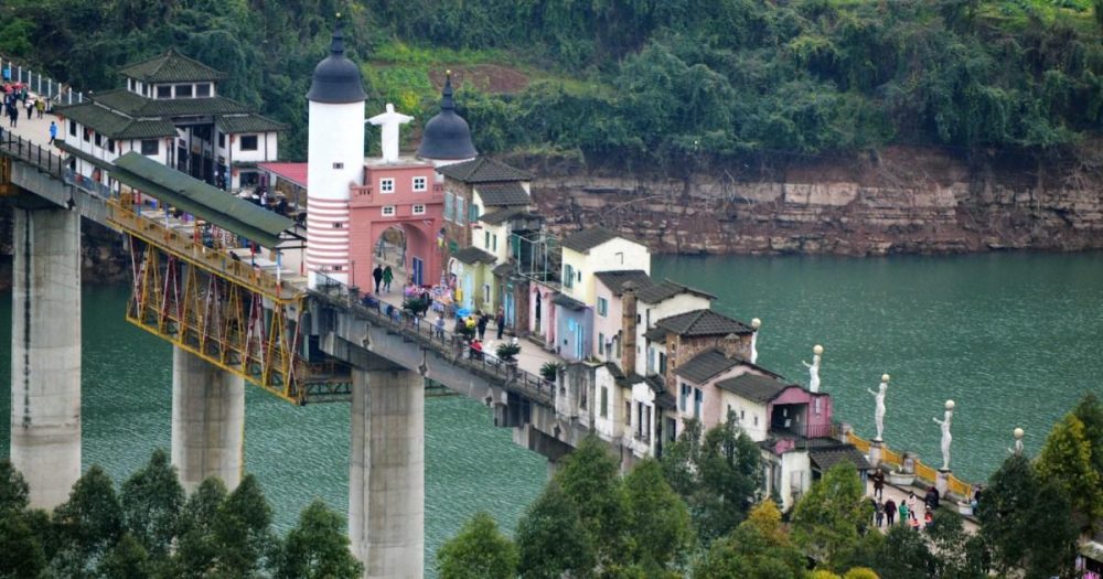 Tourists are flocking to a mind-bending Chinese megacity where Google Maps doesn’t work