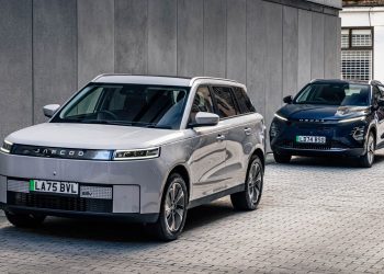 Two thirds of car leasing customers chose a hybrid or EV in 2025