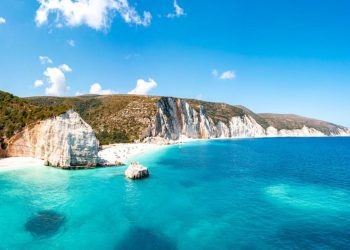 ‘Budget Caribbean’ Greek island is 20°C in spring and has £23 flights