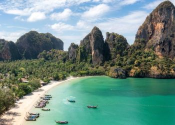 UK-based travel company collapses — with all tours and flights cancelled