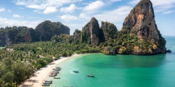 UK-based travel company collapses — with all tours and flights cancelled