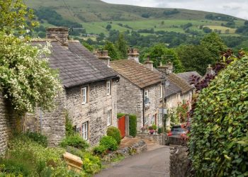 7 of the UK’s prettiest towns and villages to while away an afternoon in