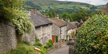 7 of the UK’s prettiest towns and villages to while away an afternoon in