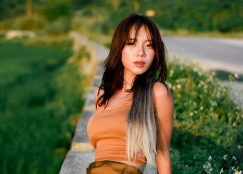 A Star Is Born: Angele Lapp Unleashes “Downtown Girl” on March 15 in Bold Global Debut