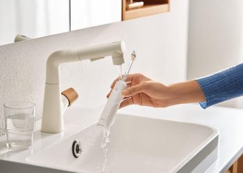 The Anatomy of the Perfect Scrub: Why Your Electric Toothbrushing Technique Needs a 60-Degree Overhaul