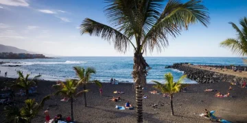 UK tourists face £2,500 fine for breaking latest rule in Tenerife